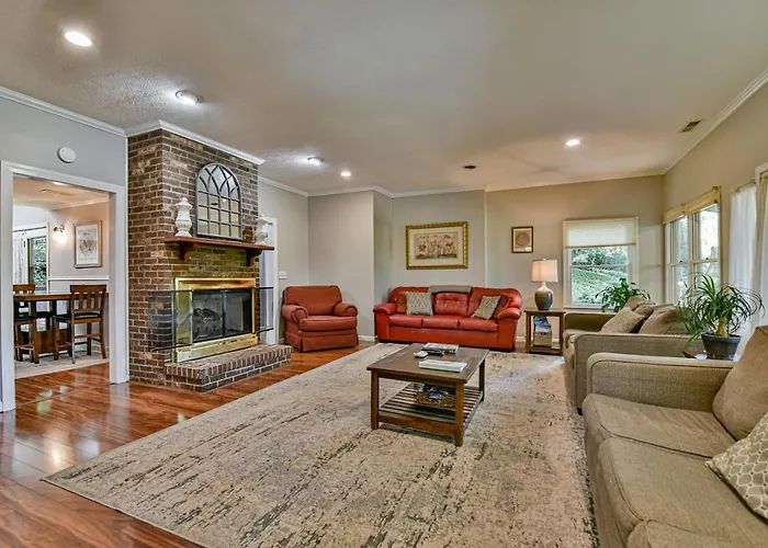 South Asheville Home With Hot Tub Just 11 Miles To Downtown